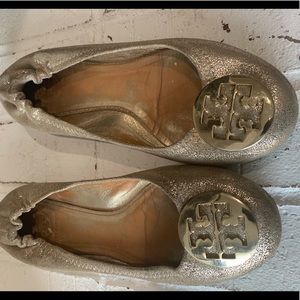 Tory Burch Signature Flats in metallic gold
